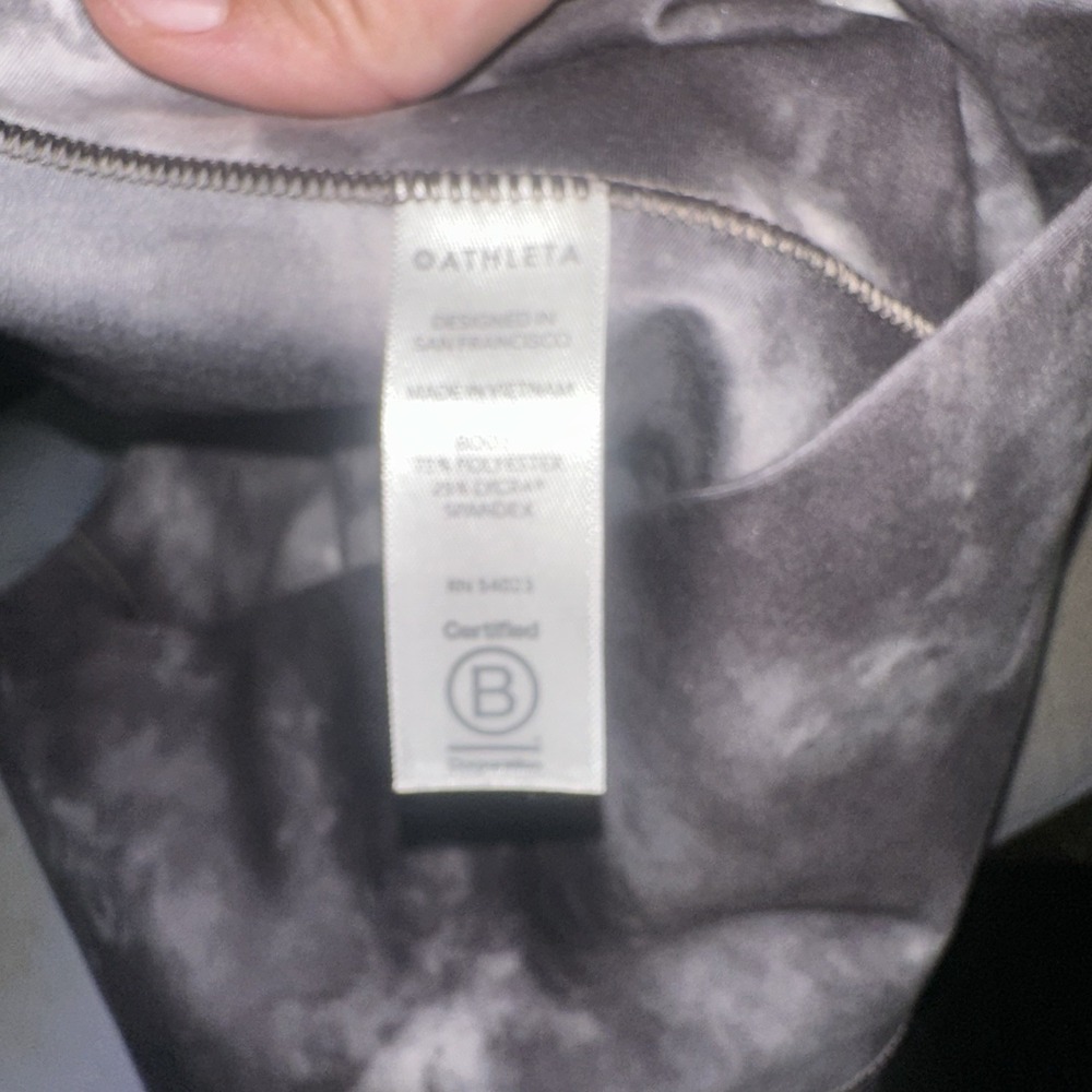 Athleta Salutation Stash Pocket II Capri Leggings Black White Tye Dye Pockets M - Picture 8 of 9